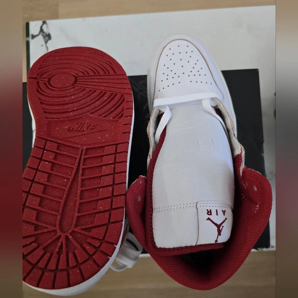 Jordan 1 - Picture 2 of 6